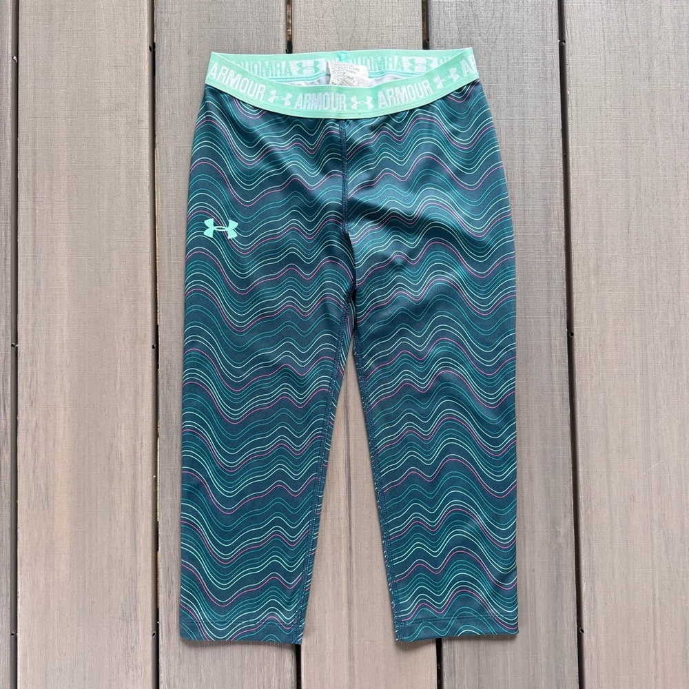 Under Armour HeatGear Girls' Armour Wavy Printed Capri Pine Shadow Size‎ Medium